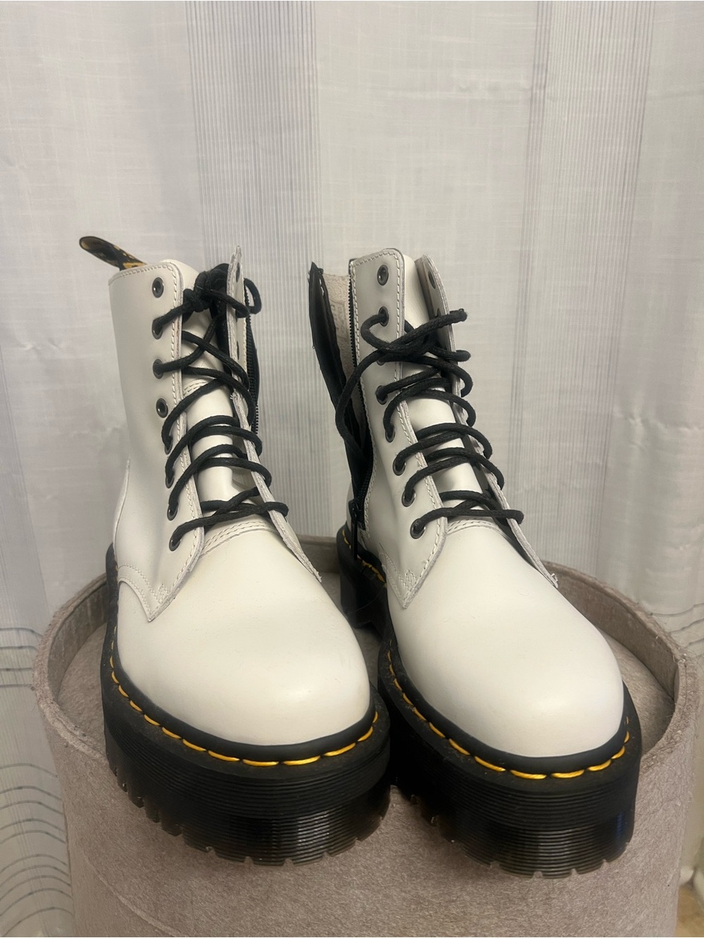 BRAND NEW Dr. Martens Jadon Smooth Leather white platform boots with 8-eye laces